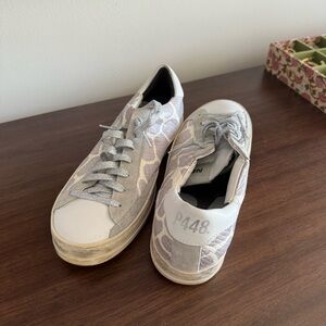 P448 Silver and White Patterned Sneakers